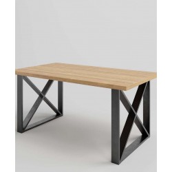 Stół na metalowych nogach